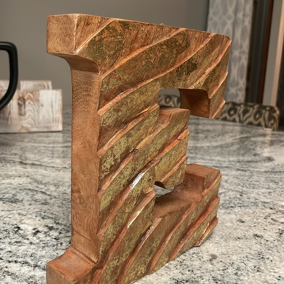 Wooden letter E - Picture 2 of 5